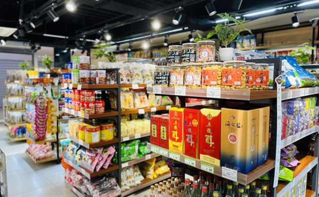 "全渠道+全高品質(zhì)+全產(chǎn)業(yè)鏈+全球資源+全國布局"，怡佳仁零食店的五全戰(zhàn)略