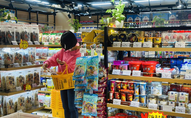 堅(jiān)持滿足零食店市場需求，怡佳仁未來更多的可能性