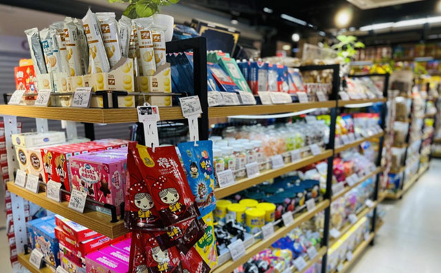 熱情肯干，走出生活困境，龐女士選擇怡佳仁零食店加盟品牌后的成功之路