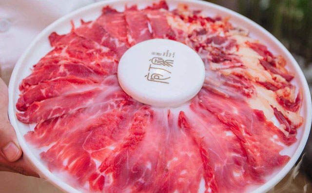 打卡庖丁家，品味鮮牛肉火鍋美味大餐！