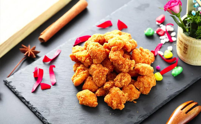 功夫雞排，正宗臺(tái)灣口味，口感酥脆色澤誘人健康美味