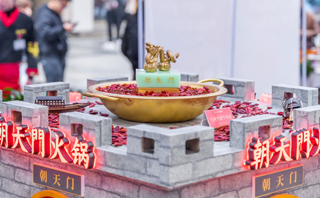 重慶火鍋為何風(fēng)靡全國，探究背后的文化符號(hào)