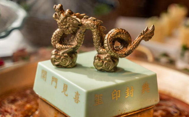 來朝天門吃火鍋，感受火鍋界的顏值天花板！