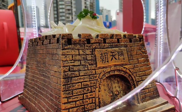來(lái)重慶吃朝天門(mén)火鍋，享受舌尖上的非遺盛宴