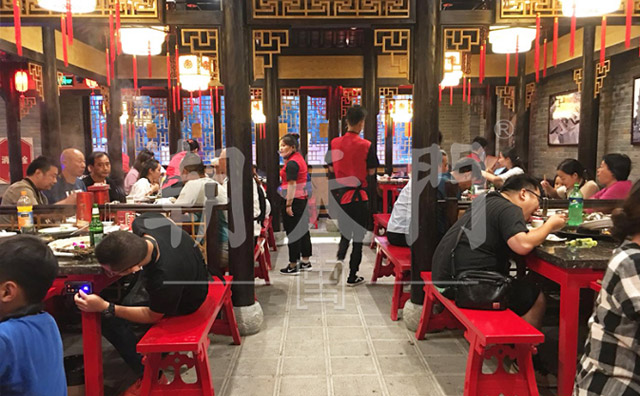 成都火鍋連鎖加盟店，如何降低排隊(duì)時(shí)的顧客流失率