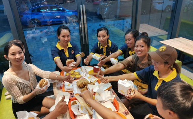 創(chuàng)業(yè)選擇快樂星漢堡，是一種新生活的開始