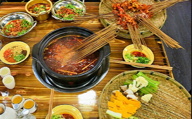 在商場(chǎng)開(kāi)串串香快餐店合適嗎，綜合分析告訴你結(jié)果