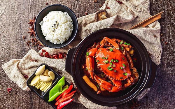 為什么你的肉蟹煲店會倒閉，詳細分析如下