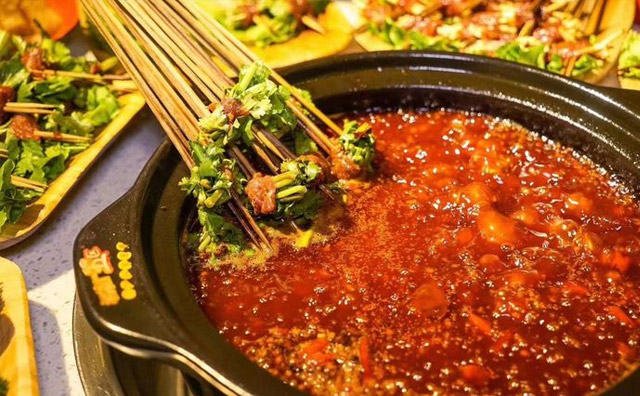 開(kāi)一家串串香加盟店，如何迅速融入市場(chǎng)
