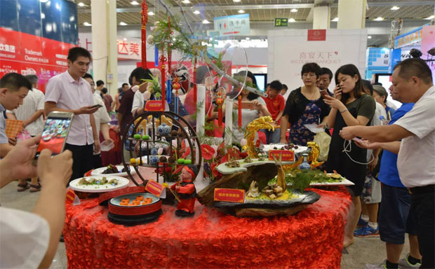 中國美食的風(fēng)向標(biāo)，餐飲業(yè)發(fā)展的領(lǐng)航者，中國美食節(jié)20年成就輝煌