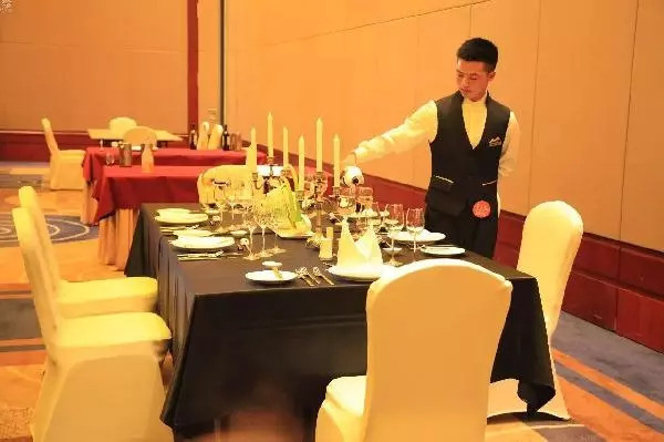 餐飲服務(wù)的16個(gè)怎么辦，服務(wù)員這樣應(yīng)變就對(duì)了
