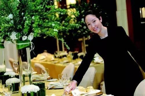 餐廳服務(wù)員在推銷菜品時(shí)如何瞄準(zhǔn)對象