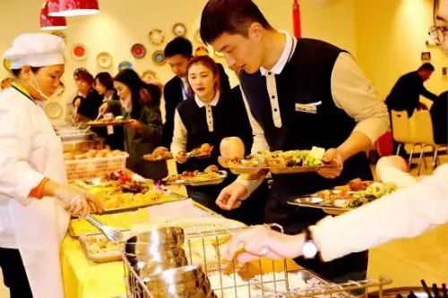 想要員工為餐廳賣命 就得給他們賞三個(gè)機(jī)會(huì)！