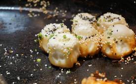 在家做生煎包，掌握這四個小技巧又香又脆汁又多